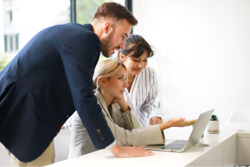 shot mature businesswoman sitting training her team office 2
