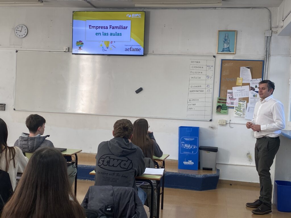 Familia-enpresa ikasgeletan. Eibar Precision Casting-era Eibarko La Salle ikastetxeko ikasleen bisita. 1 IMG 2017