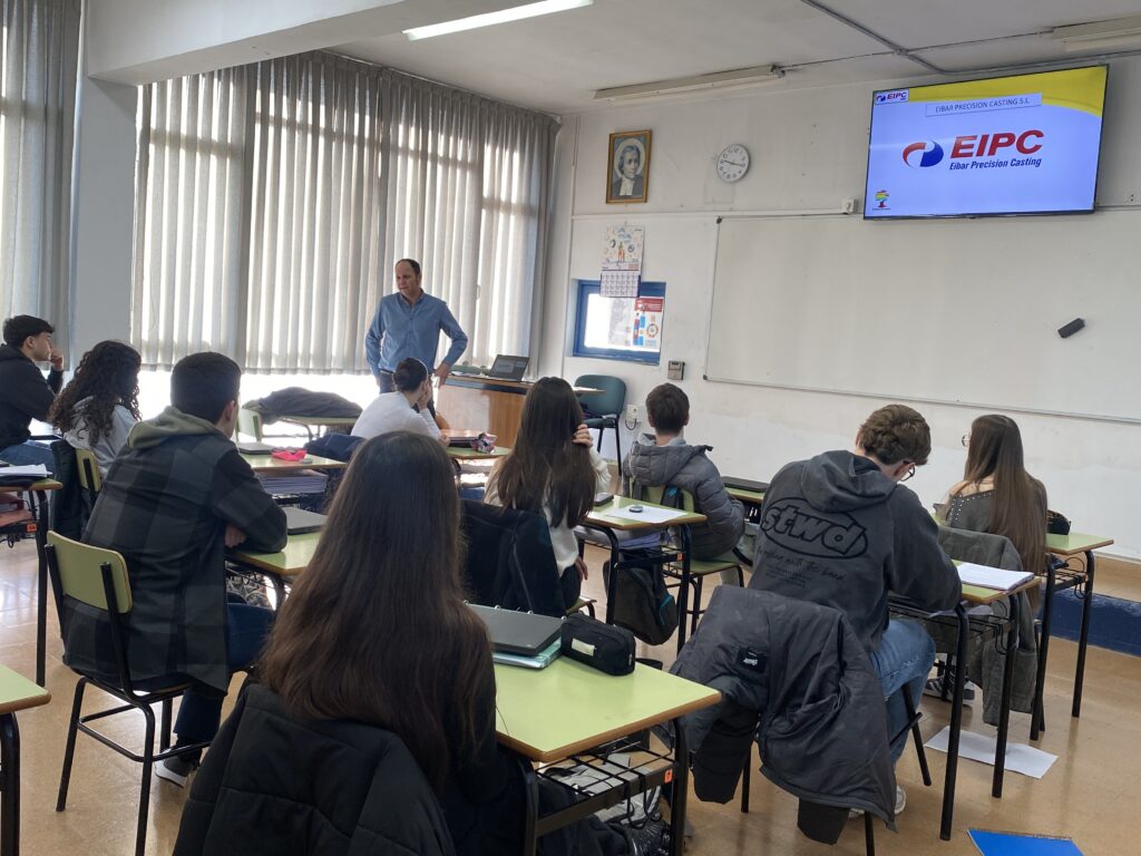 Familia-enpresa ikasgeletan. Eibar Precision Casting-era Eibarko La Salle ikastetxeko ikasleen bisita. 2 IMG 2020