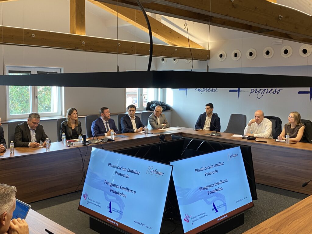 Jornada sobre Planificación Familiar y Protocolo en las empresas familiares alavesas 4 IMG 3419